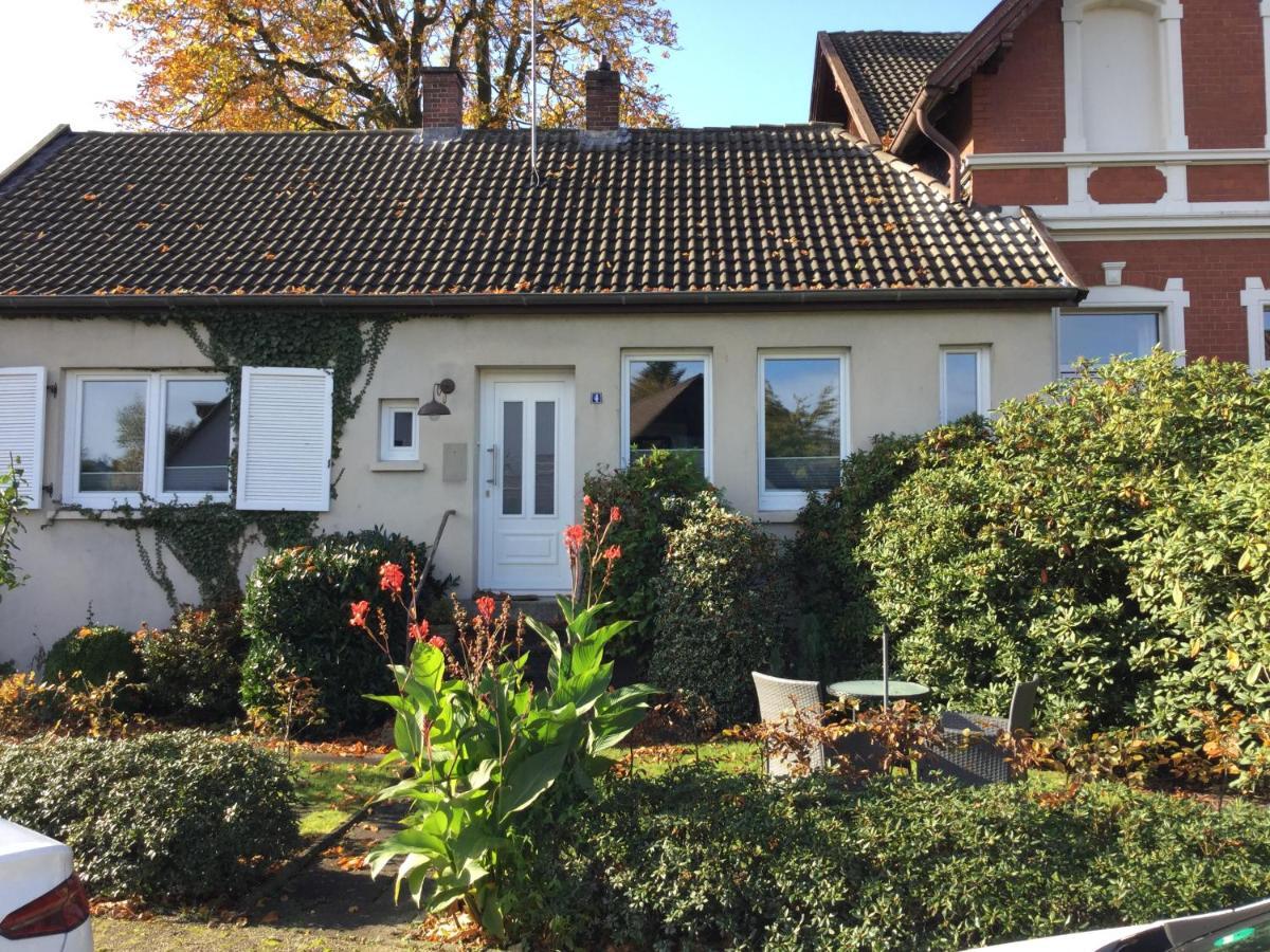 Ferienhaus Us lütt Hus und das Zimmer Linde im Haupthaus Oldenburg Exterior foto